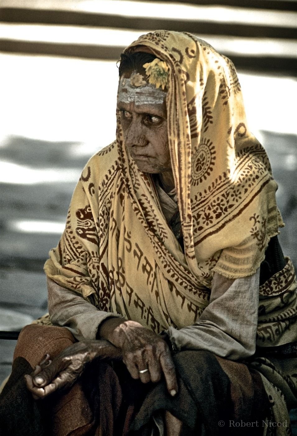 Reportage Inde 1977 — Un regard qui dit la dureté du quotidien, Delhi 1977
