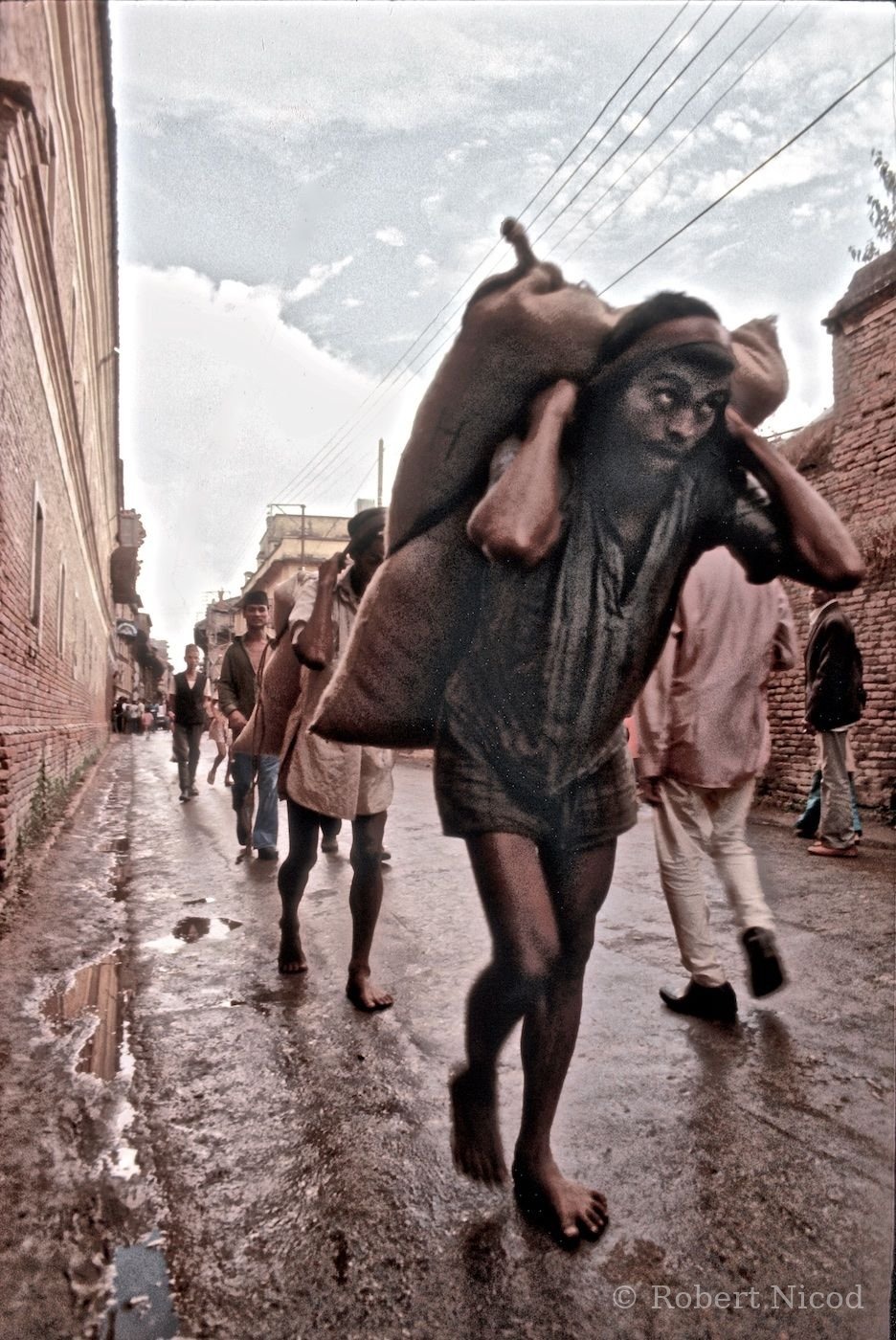 Nepal 1977 — The weight of daily life, Kathmandu 1977