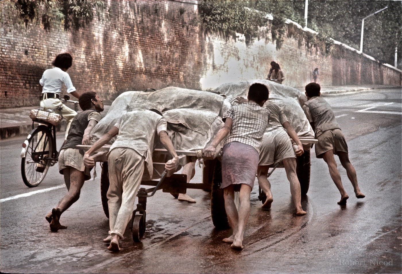 Nepal 1977 — It's heavy, it slips and it goes uphill, Kathmandu 1977