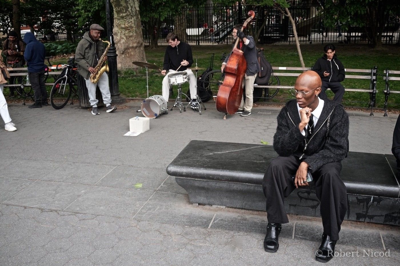 New York — Artiste écoutant d'autres artistes, Washington Square, New York