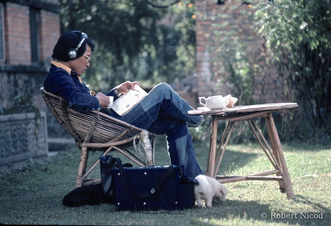 Tourists in Asia — Pioneering Japanese traveler and his tape recorder, ancestor of the Walkman, Hotel in Kathmandu 1977