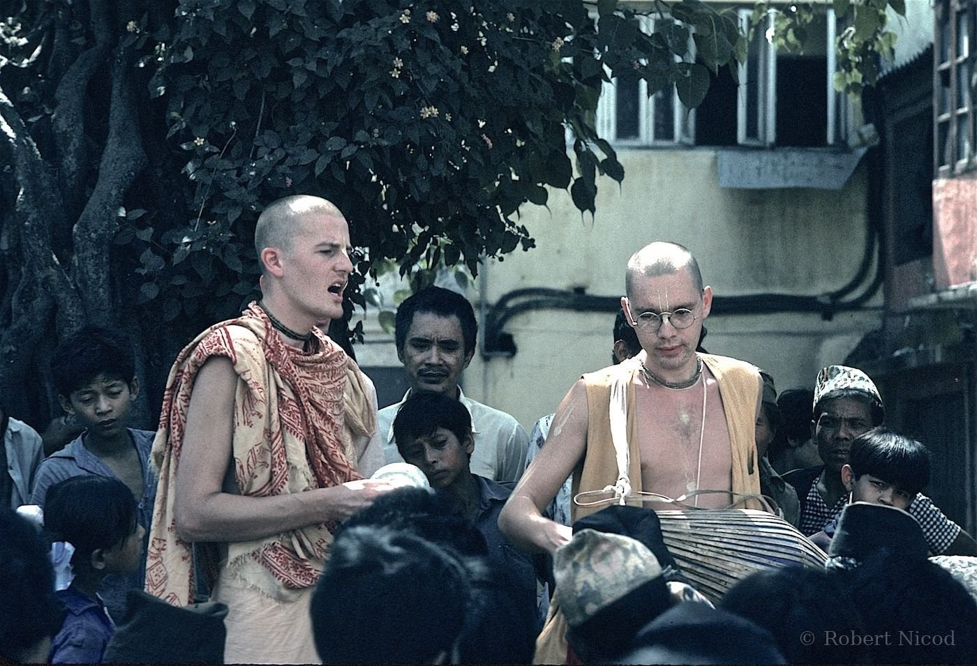 Tourists in Asia — Two Hare Krishna devotees, Delhi 1977