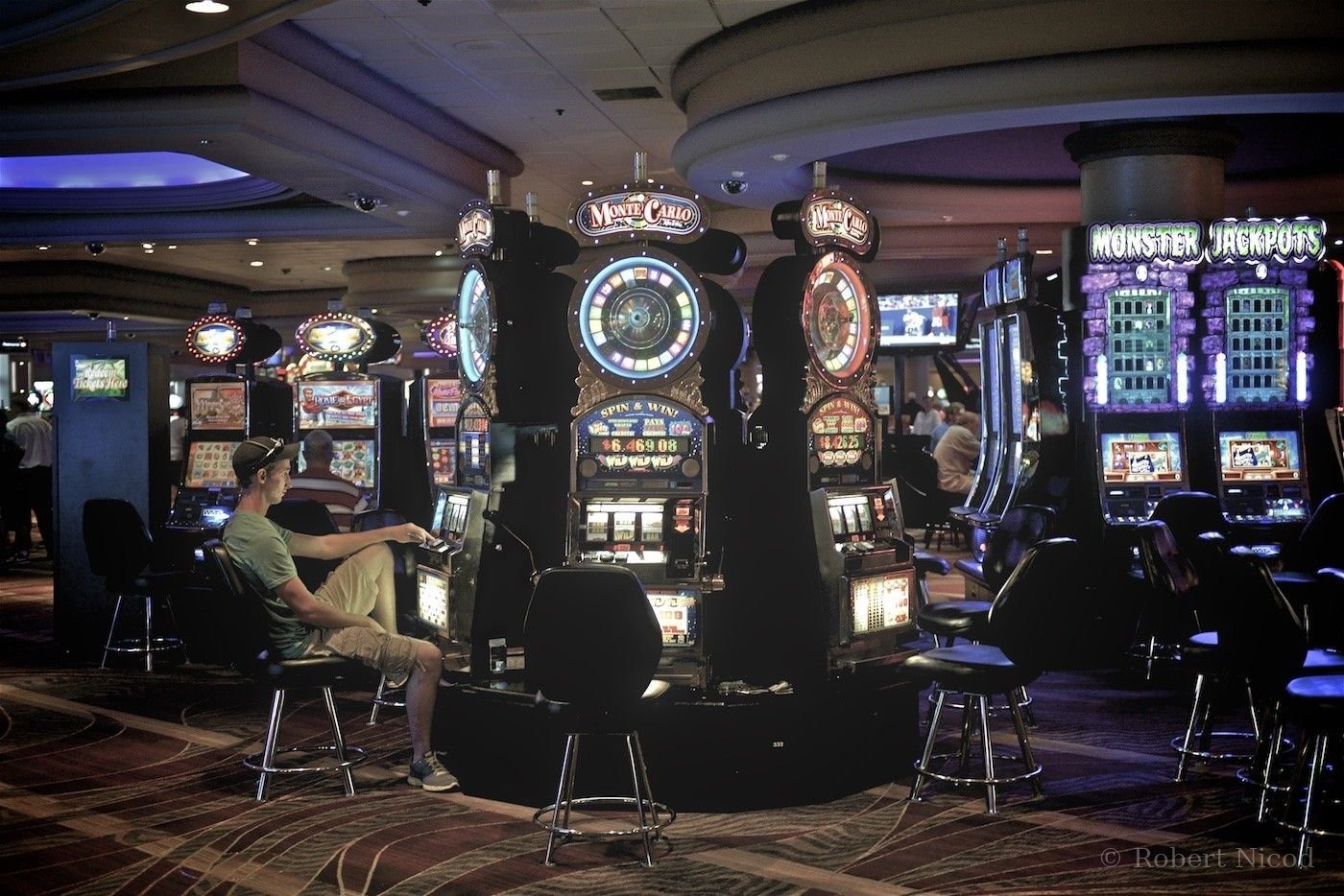 Cities of the West — Facing gain or loss, Las Vegas casino, Nevada 2014
