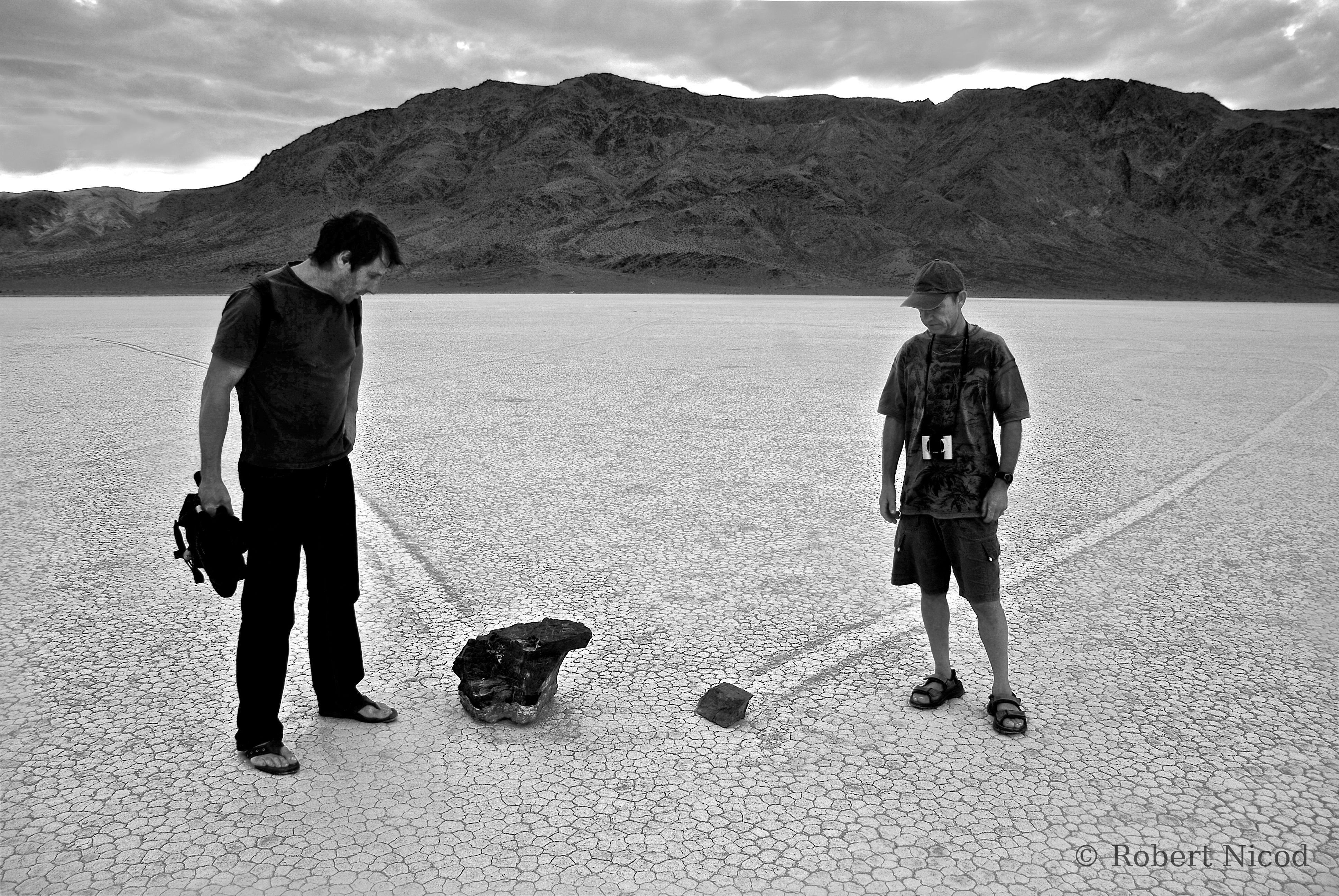 Tourists in the West — Wandering stones, Death Valley