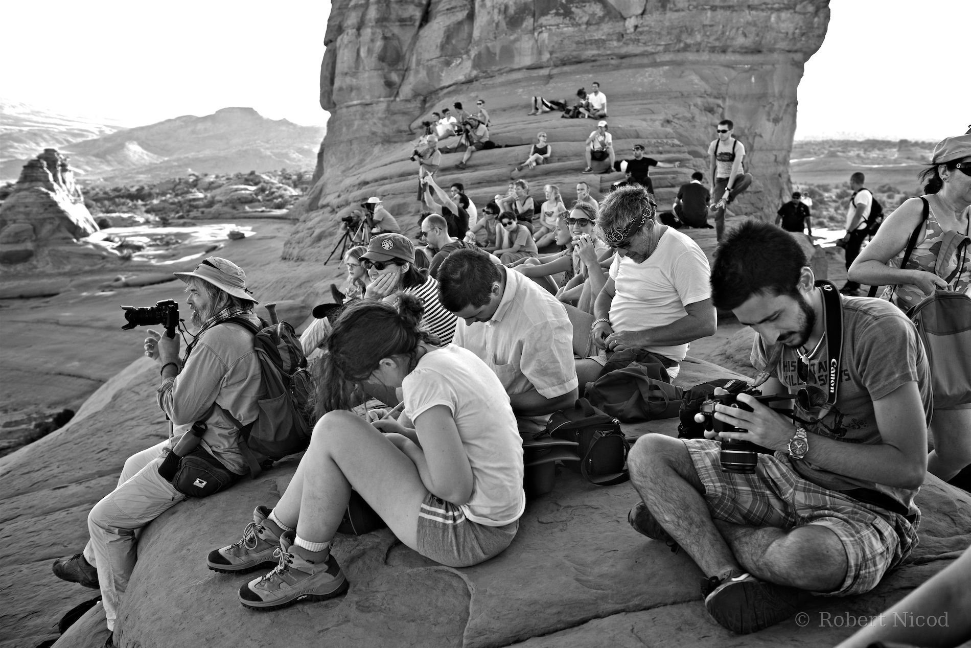 Tourists in the West — Waiting for the last ray, Delicate Arch, Utah