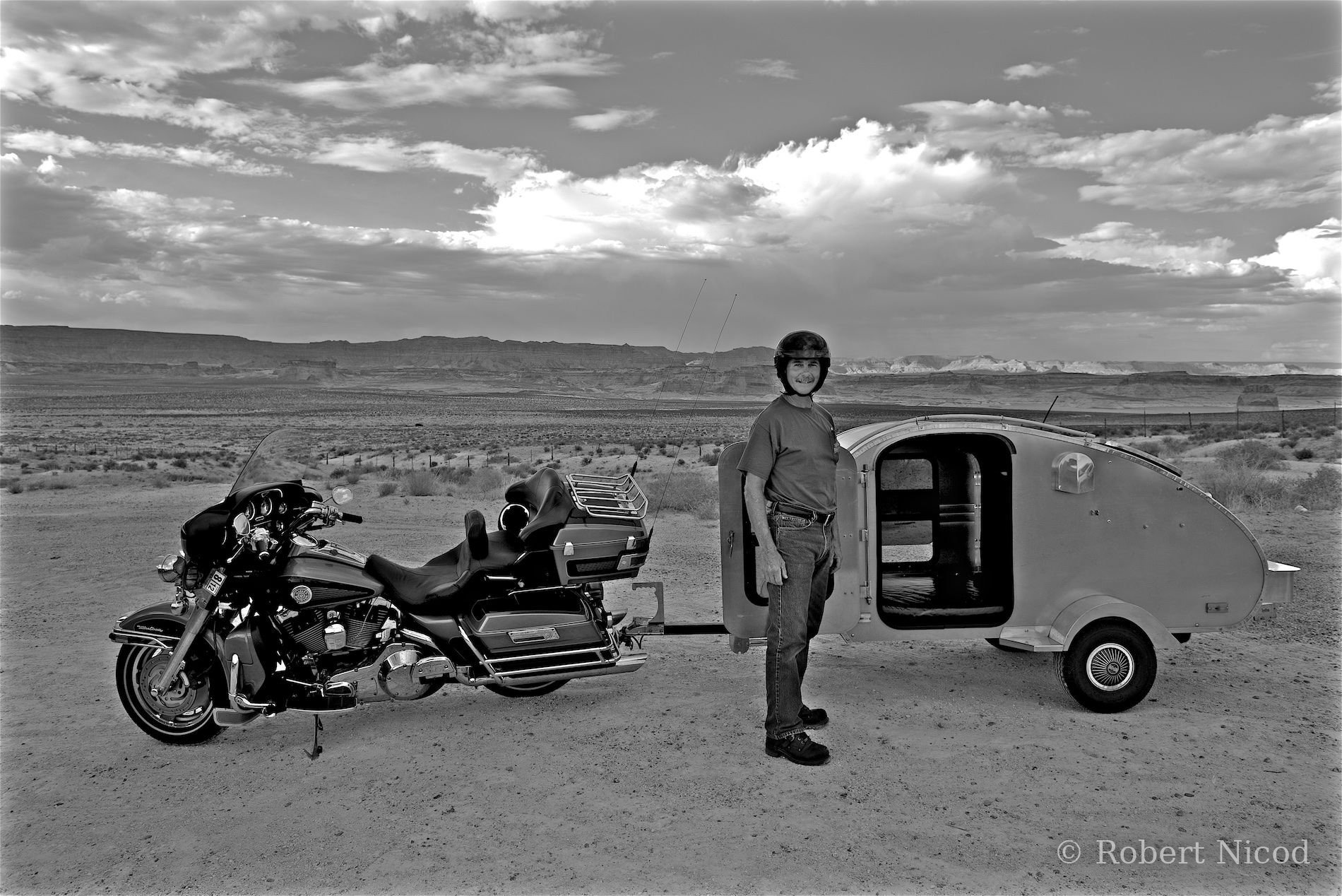 Tourists in the West — On the Utah-Arizona border