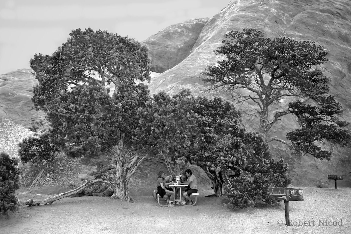Tourists in the West — Picnic spot, Arches National Park, Utah